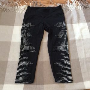 Athleta black/white capri leggings size small